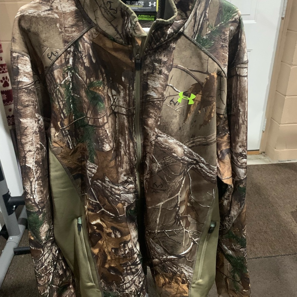Under Armour Men's Camo Jacket…Men’s 2XL